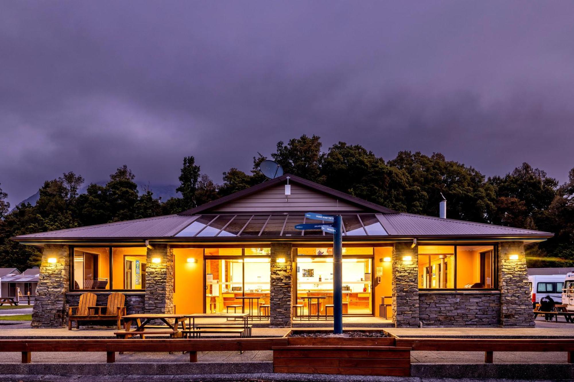 Fox Glacier Top 10 Holiday Park & Motels المظهر الخارجي الصورة