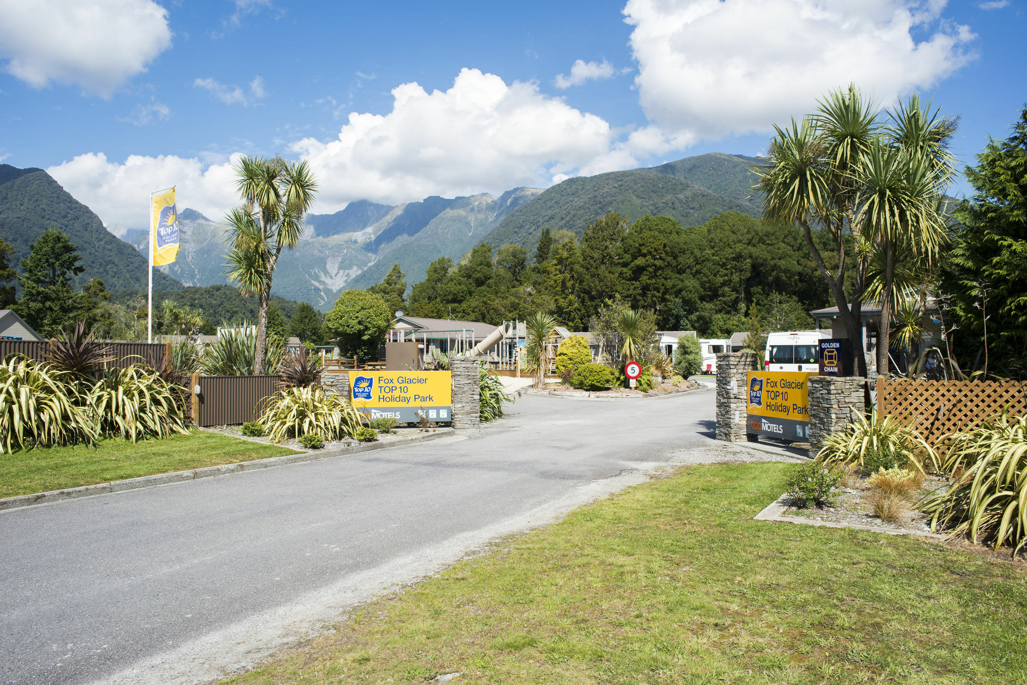 Fox Glacier Top 10 Holiday Park & Motels المظهر الخارجي الصورة